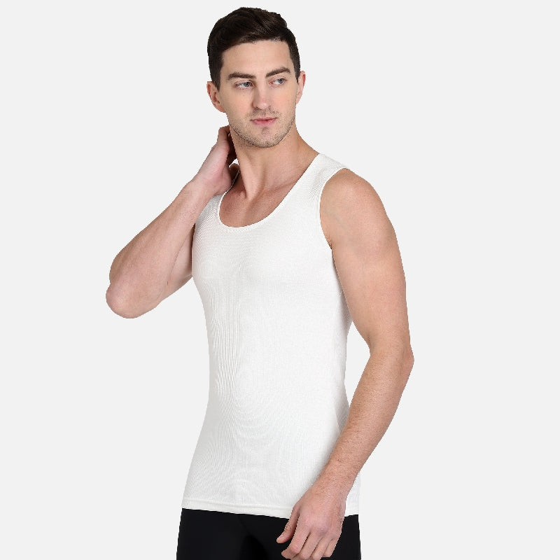 DYCA Thermal Men Top Round Neck Sleeveless Solid